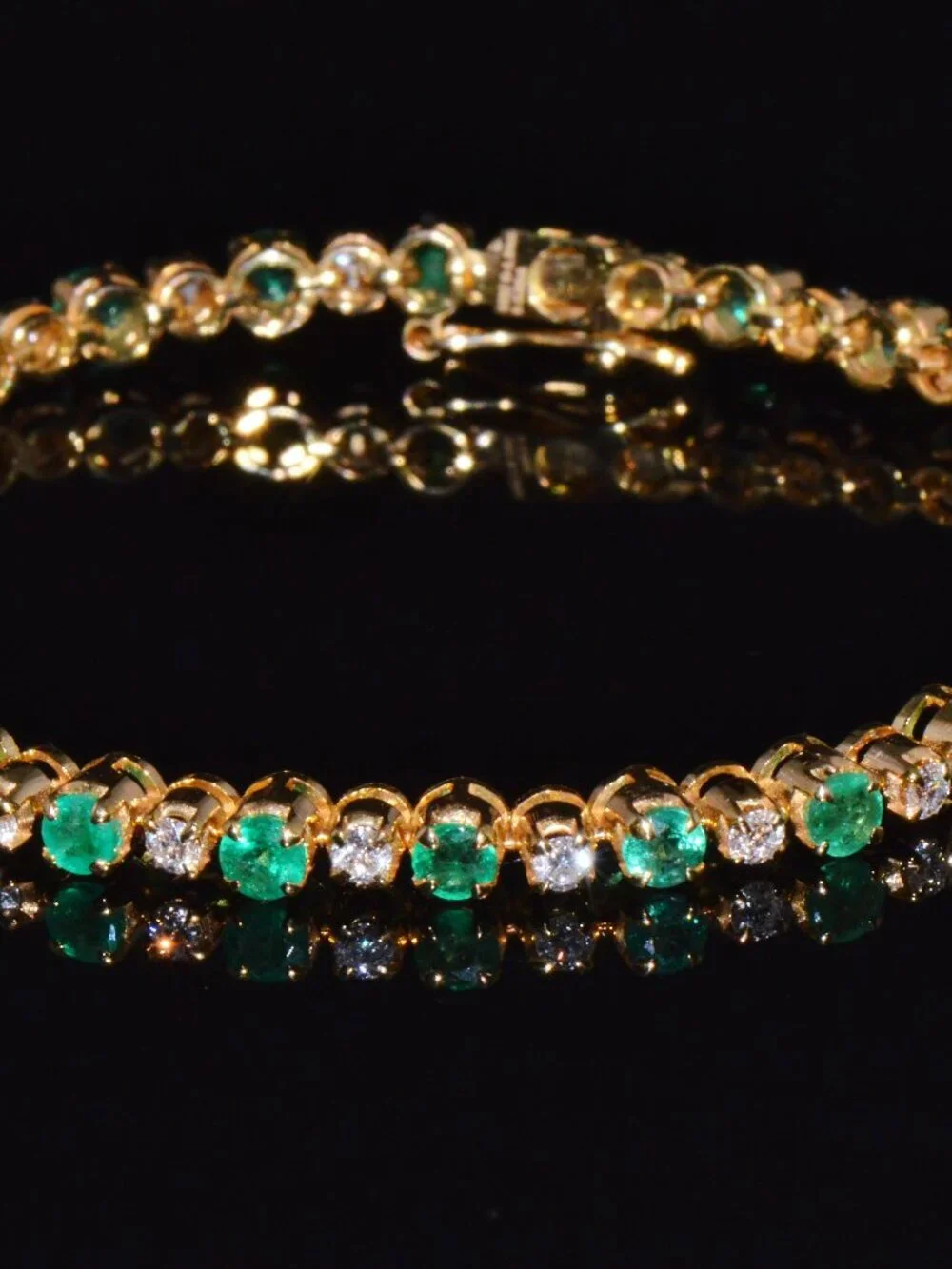 Certified Natural 4.90Cts VS F Diamond Emerald 18K Solid Gold Tennis Bracelet
